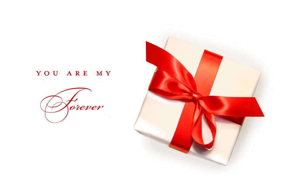 Малка подаръчна кутия с панделка