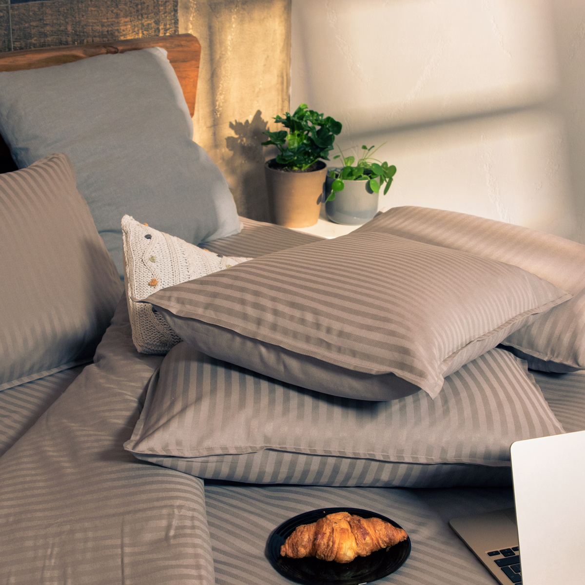 Долен чаршаф райе СЕВИЛЯ ЛУКС тъмно сиво, 240/260 см